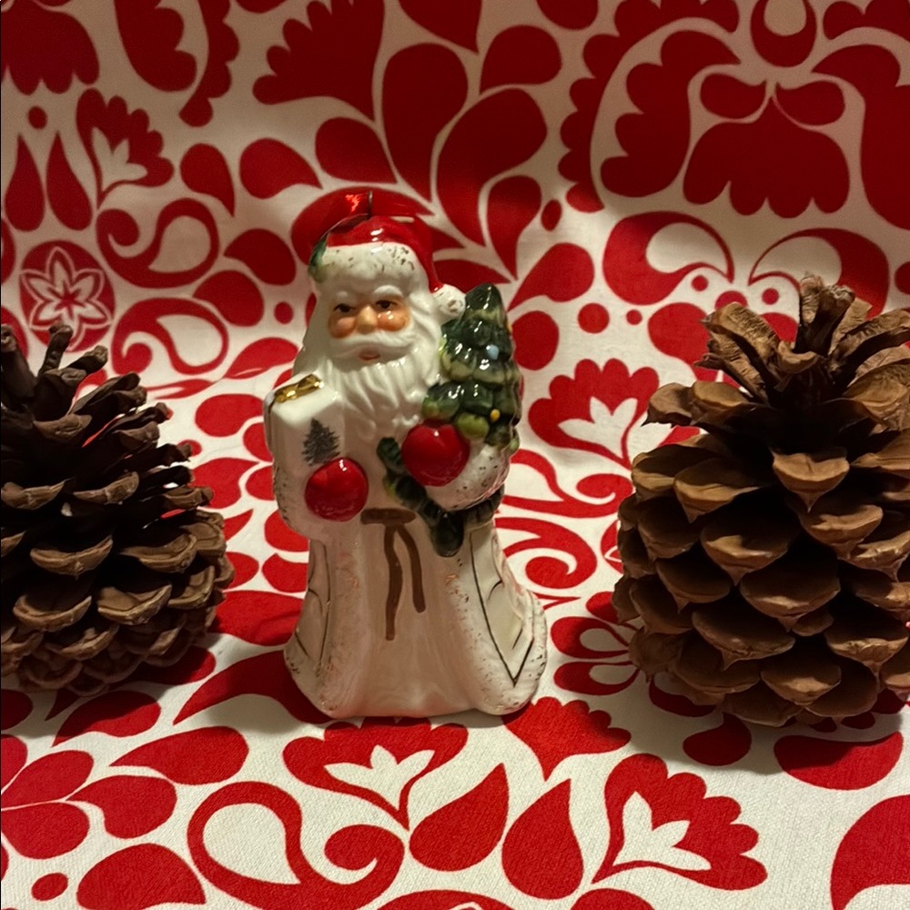 Spode Collectible Ornament / Festive Santa Claus Figurine with Christmas Tree